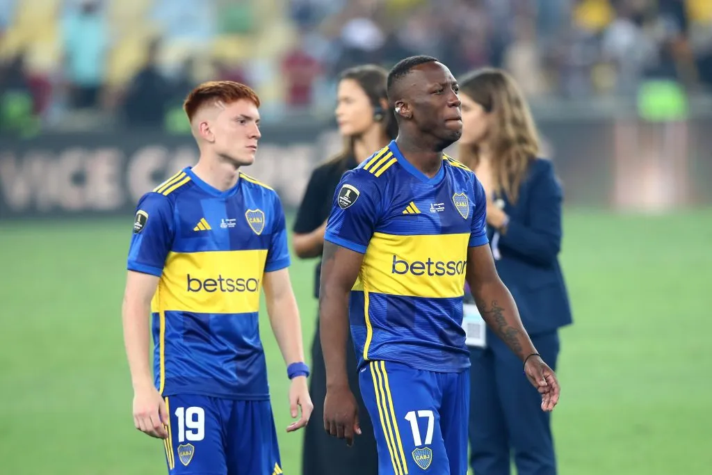 Advíncula é alvo do CRF. (Photo by Raul Sifuentes/Getty Images)