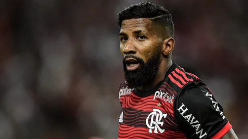Flamengo negocia com novo lateral. Foto: Thiago Ribeiro/AGIF