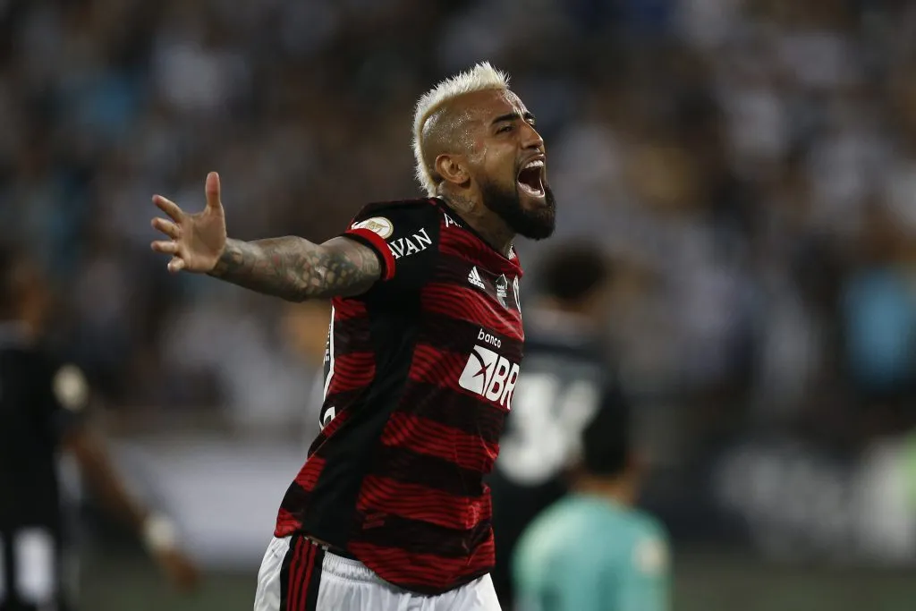 Chileno no clássico diante do Botafogo (Photo by Wagner Meier/Getty Images)