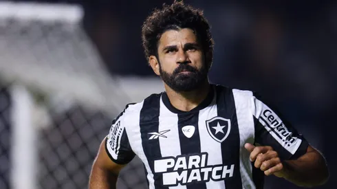 Diego Costa, ex-Botafogo, encaminha acerto com clube da elite do futebol brasileiro. (Photo by Lucas Figueiredo/Getty Images)