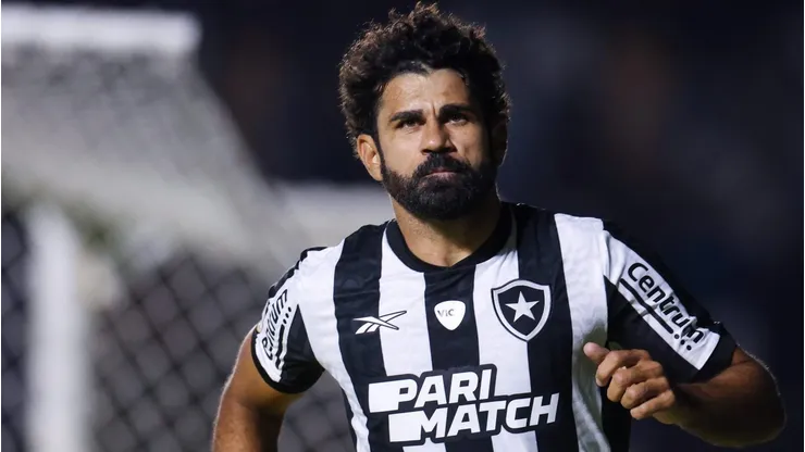 Diego Costa, ex-Botafogo, encaminha acerto com clube da elite do futebol brasileiro. (Photo by Lucas Figueiredo/Getty Images)