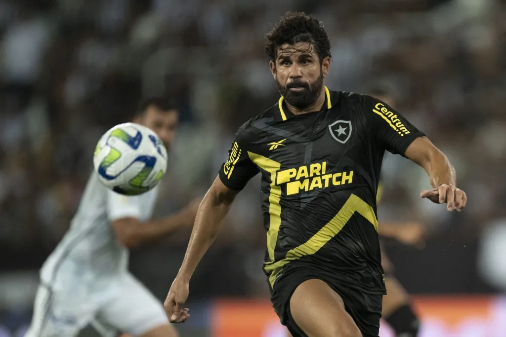 Diego Costa em ação pelo Botafogo. Foto: Jorge Rodrigues/AGIF