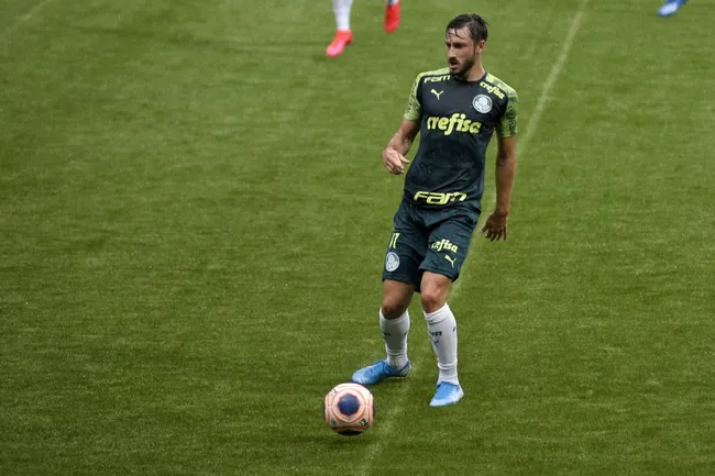 Viña será jogador do Flamengo em 2024. Foto: Bruno Ulivieri/AGIF