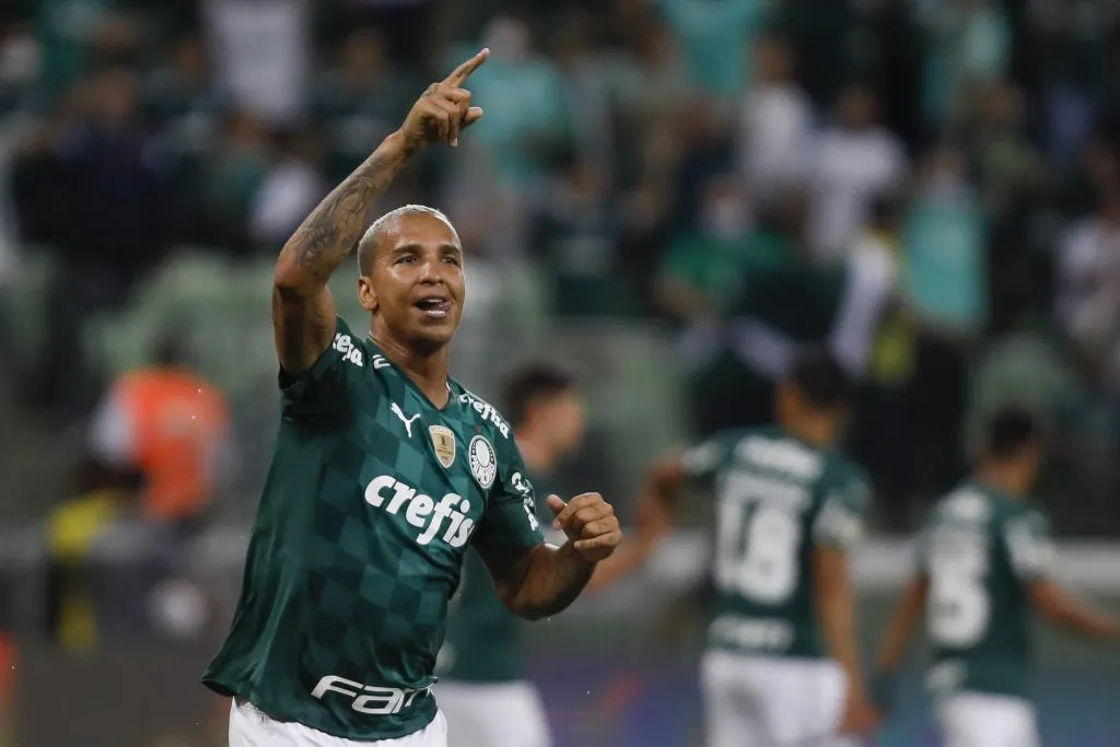 Deyverson em ação pelo Palmeiras (Photo by Ricardo Moreira/Getty Images)