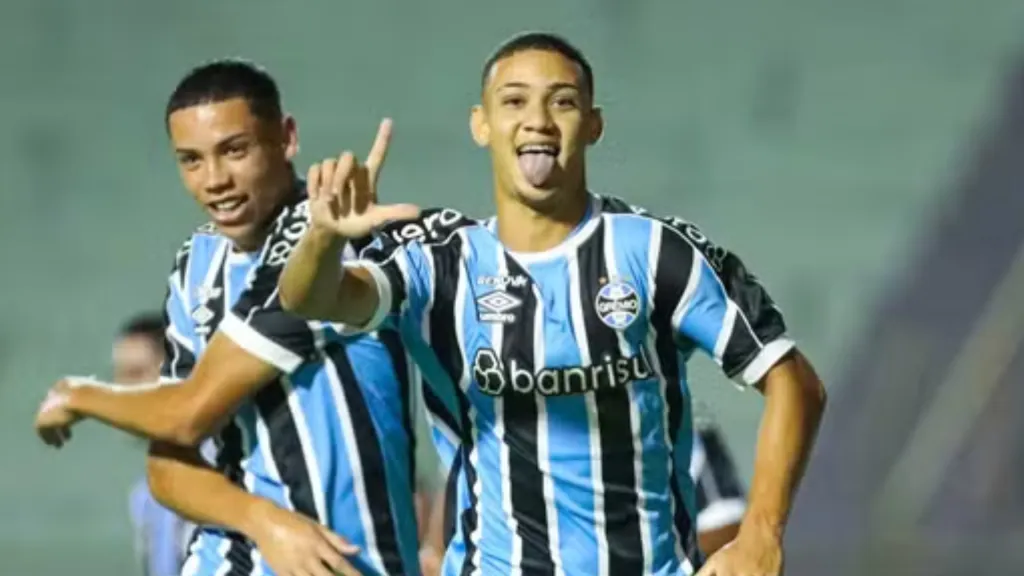 Outro grande nome da Copinha, Gustavo Nunes já está atuando no profissional (Foto: Renan Jardim / Grêmio / Divulgação)
