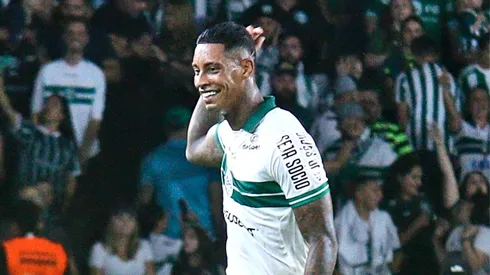 Adeus, Coritiba: Alef Manga surge como oportunidade de mercado em grande equipe paulista. Foto: Gabriel Machado/AGIF