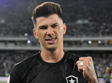 Víctor Cuesta pede para deixar o Botafogo e deve assinar assinar com rival