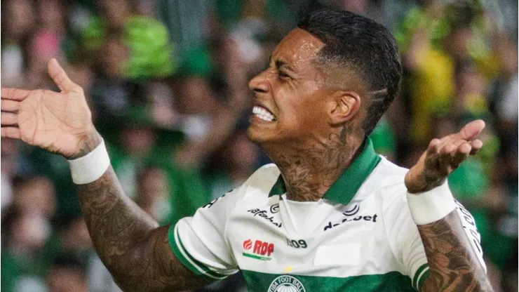 Coritiba procura grande nome do Flamengo para jogar com Alef Manga em 2024. Foto: Robson Mafra/AGIF