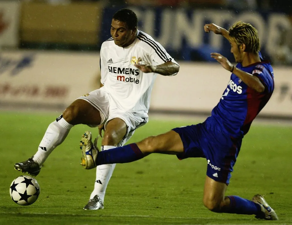 Ronaldo nos tempos de Real Madrid.  (Photo by Alex Livesey/Getty Images)