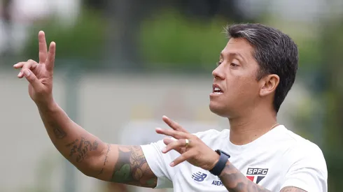 Thiago Carpini toma decisão no São Paulo. Foto: Rubens Chiri / saopaulofc.net