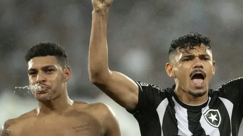Luis Henrique e Tiquinho Soares juntos no Botafogo. Foto: Jorge Rodrigues/AGIF