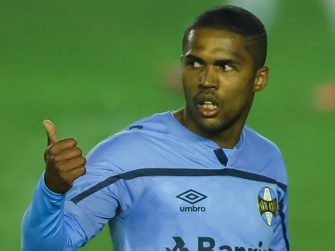 Douglas Costa aceita assinar com bicampeão da Libertadores com salário de R$ 900 mil