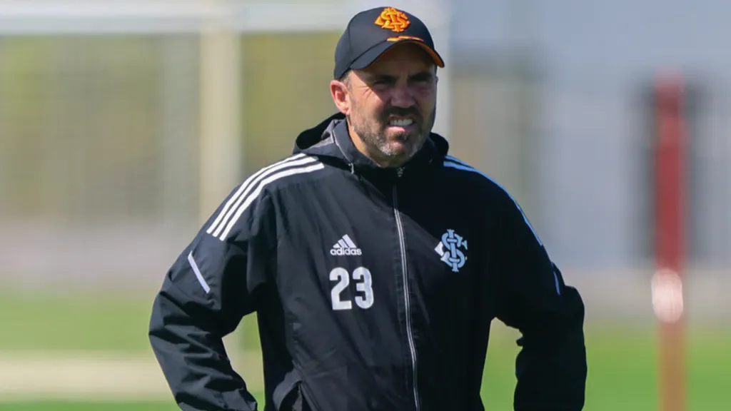 O jovem treina em separado do grupo de Coudet (Foto Ricardo Duarte/Internacional/Divulgação)