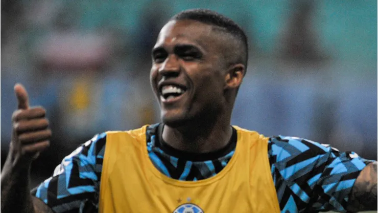 Um único detalhe separa acerto de Douglas Costa com potência do Brasileirão. Foto: Jhony Pinho/AGIF