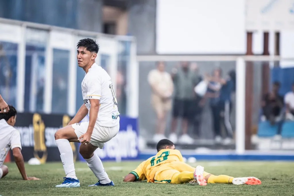 Miguelito é prodígio da base do Santos. Foto: Abner Dourado/AGIF