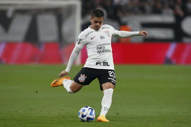 Fagner em ação pelo Corinthians. (Photo by Miguel Schincariol/Getty Images)