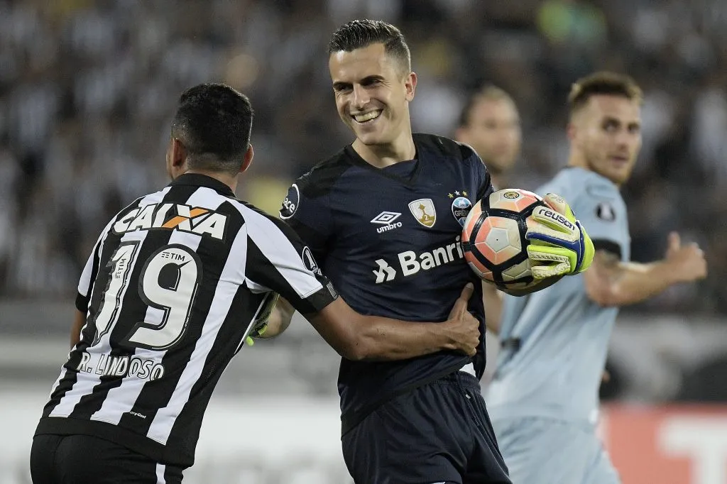 Goleiro nos tempos de Grêmio (Photo by Alexandre Loureiro/Getty Images)