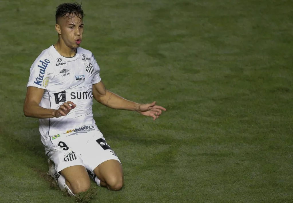 Atacante nos tempos de Peixe (Photo by Miguel Schincariol/Getty Images)