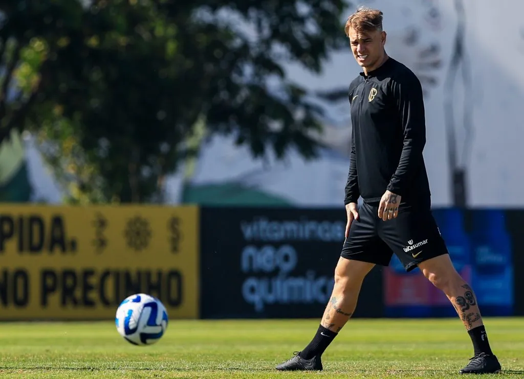 Róger Guedes em treino no CT Joaquim Grava. Foto: Marcello Zambrana/AGIF
