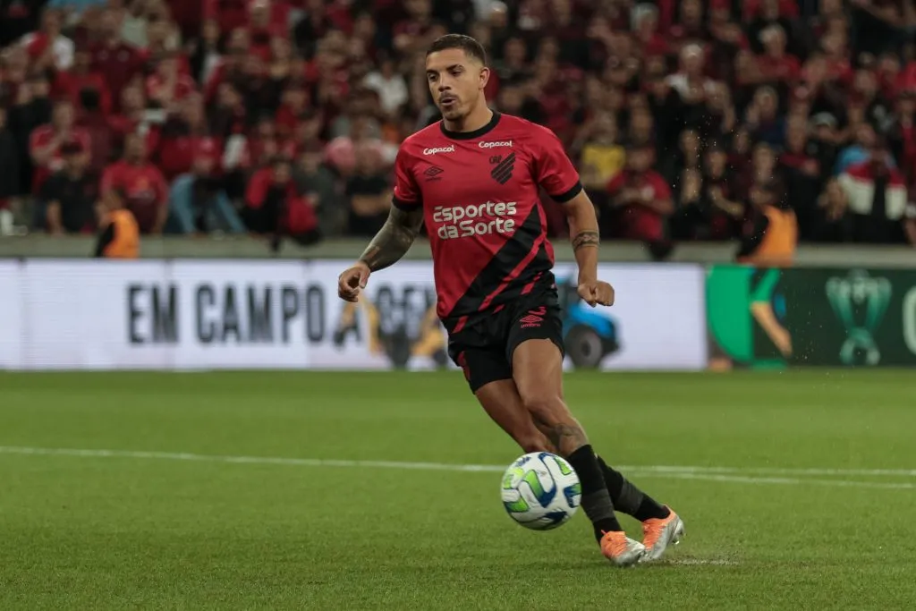 David Terans em ação pelo Athletico Paranaense. Foto: Robson Mafra/AGIF
