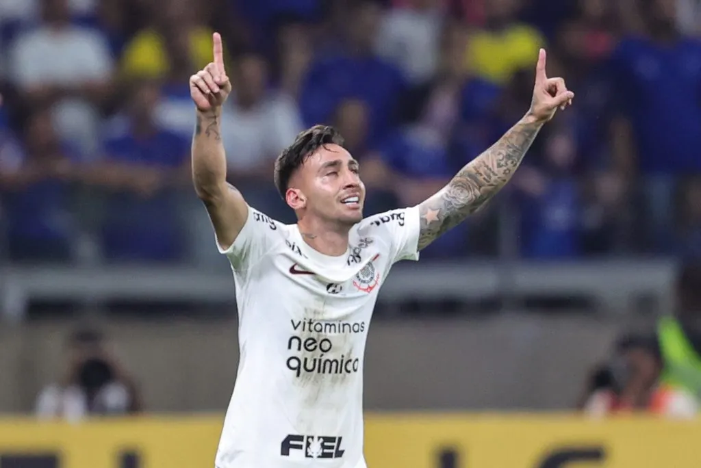 MG – BELO HORIZONTE – 19/08/2023 – BRASILEIRO A 2023, CRUZEIRO X CORINTHIANS – Gustavo Mosquito jogador do Corinthians comemora seu gol durante partida contra o Cruzeiro no estadio Mineirao pelo campeonato Brasileiro A 2023. Foto: Gilson Lobo/AGIF