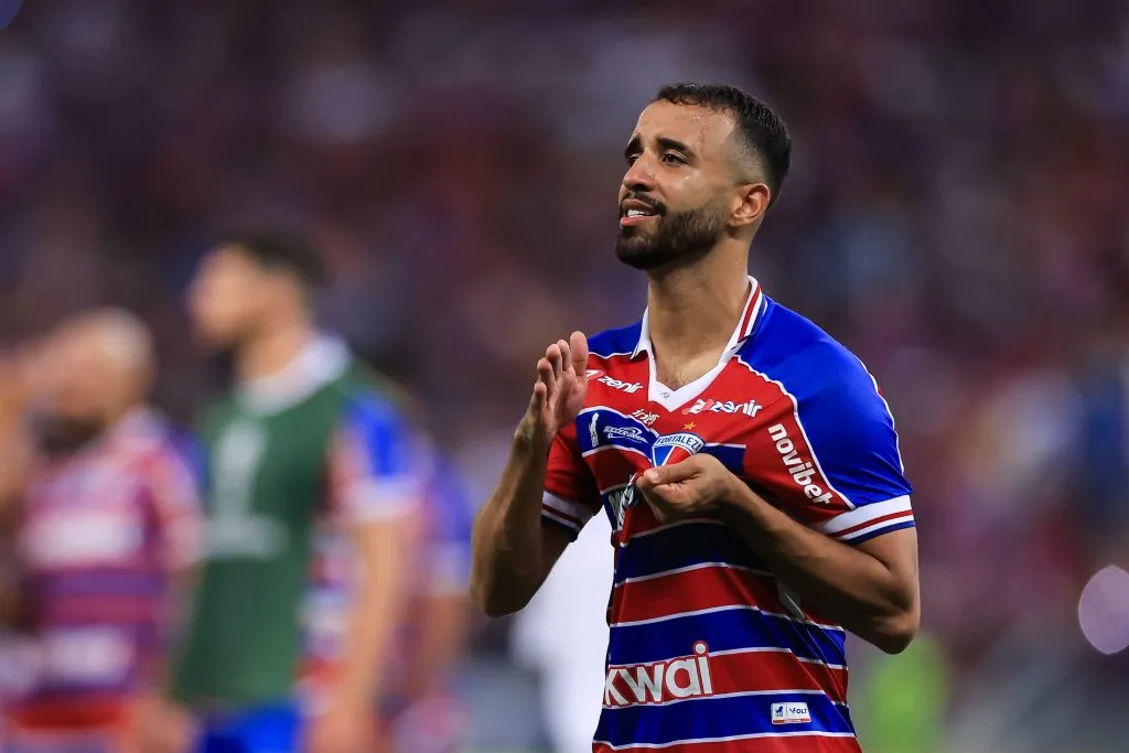 Caio Alexandre celebrando gol pelo Fortaleza. (Photo by Buda Mendes/Getty Images)