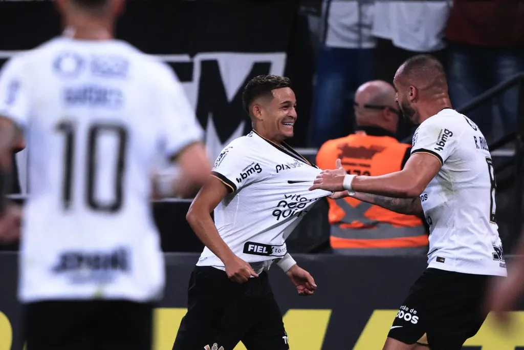 Adson pode ir para o Vasco. Foto: Ettore Chiereguini/AGIF