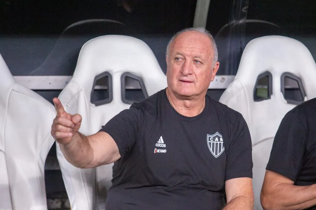 Felipão é alvo de críticas no Galo (Foto: Lucas Emanuel/AGIF)