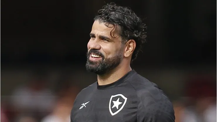 Diego Costa pode assinar com rival do Botafogo para jogar a Libertadores (Photo by Ricardo Moreira/Getty Images)