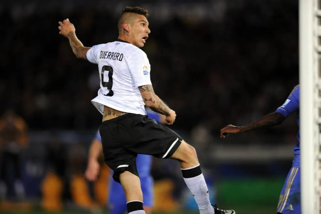 Gol de Paolo Guerrero contra o Chelsea no Mundial de Clubes.  (Photo by Kaz Photography/Getty Images)