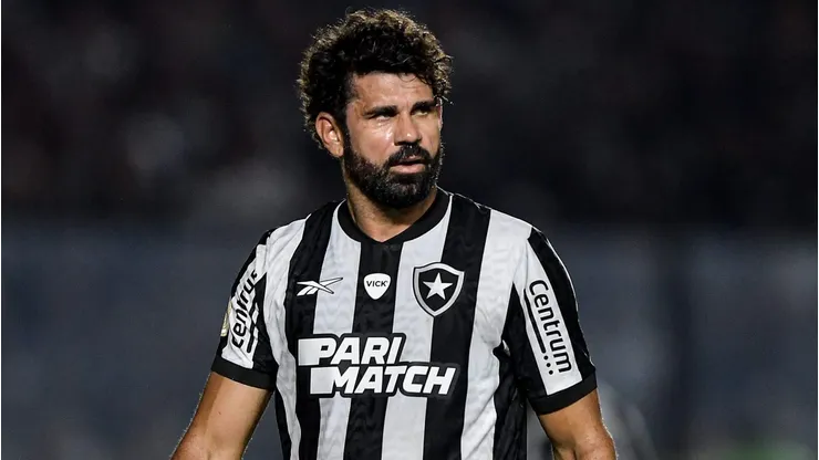 Diego Costa é avaliado para assinar com Tricolor do Brasileirão. Foto: Thiago Ribeiro/AGIF
