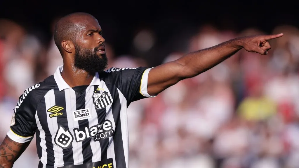 Messias, zagueiro do Santos. Foto: Ettore Chiereguini/AGIF