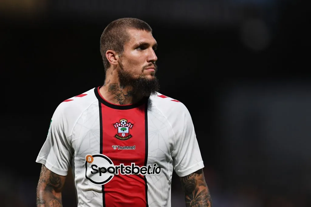 CAMBRIDGE, ENGLAND – AUGUST 23: Lyanco pelo Southampton  (Photo by Alex Burstow/Getty Images)