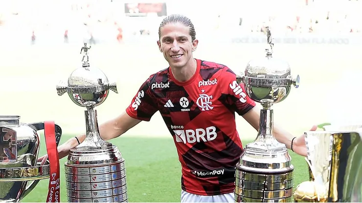 Filipe Luís se despede dos gramados. Foto: Alexandre Loureiro/AGIF