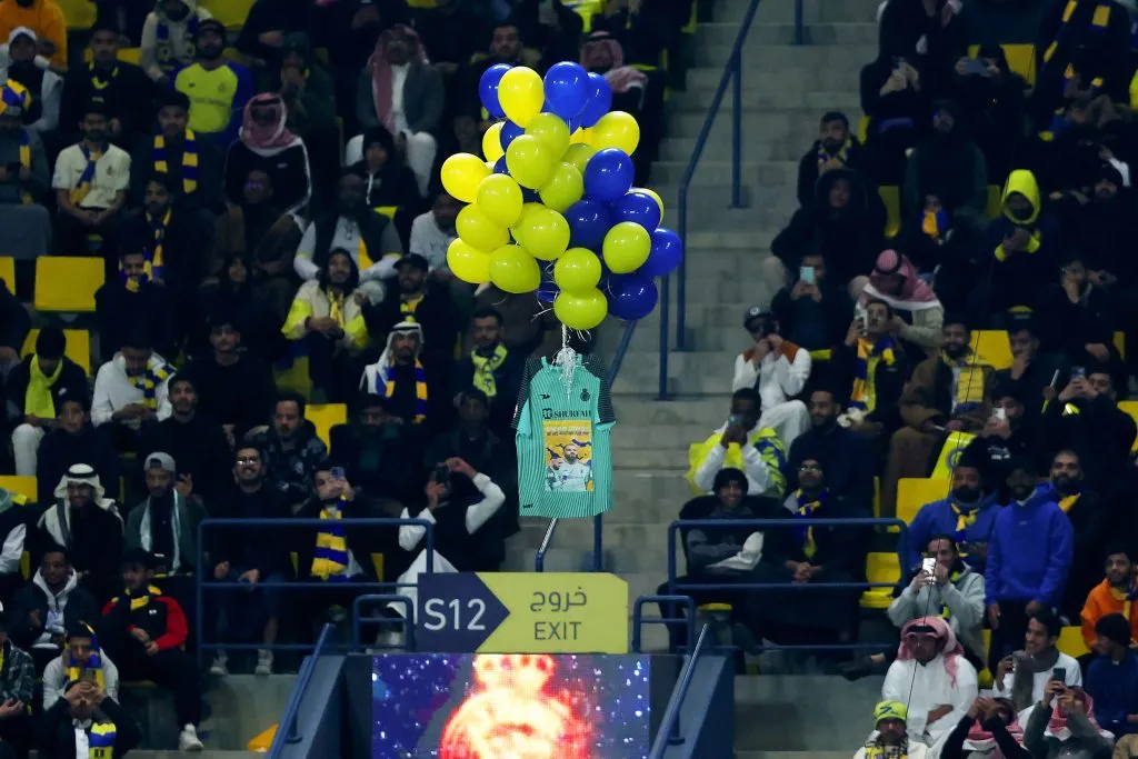Homenagens dos torcedores do Al-Nassr para David Ospina. (Photo by Yasser Bakhsh/Getty Images)