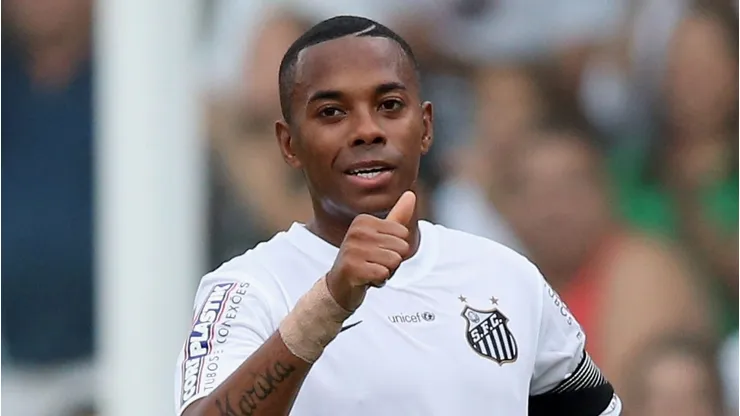 Robinho of Santos . (Photo by Friedemann Vogel/Getty Images)