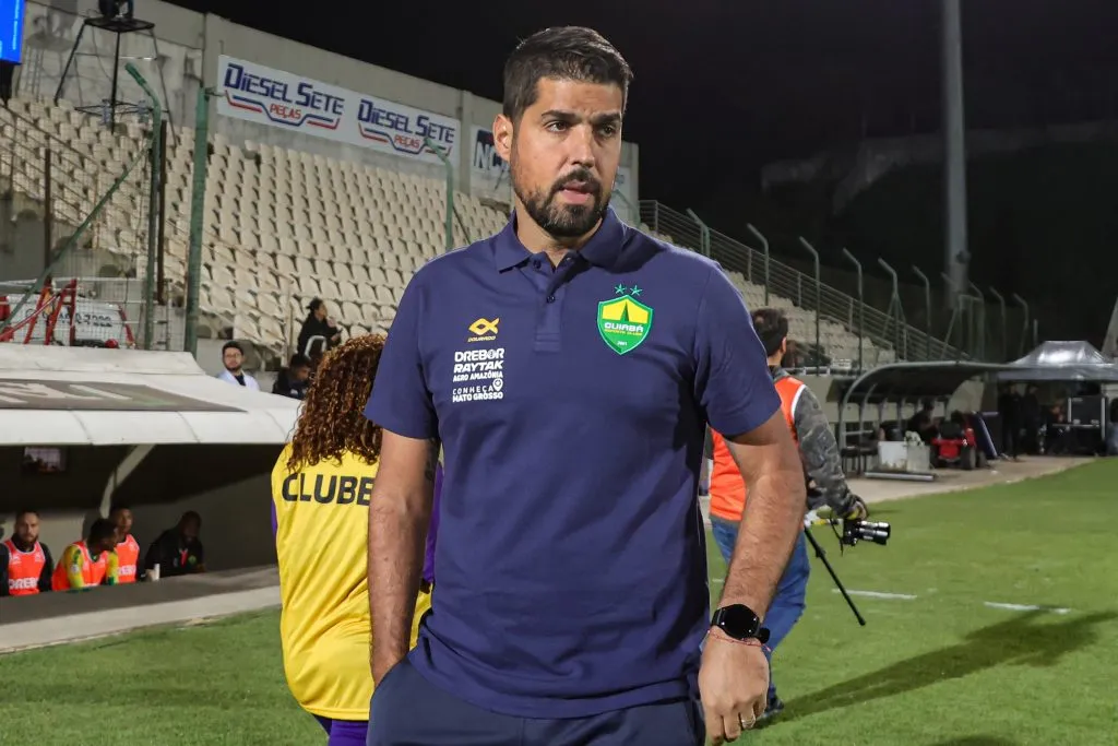 Antônio Oliveira, técnico do Cuiabá. Foto: Gilson Junio/AGIF