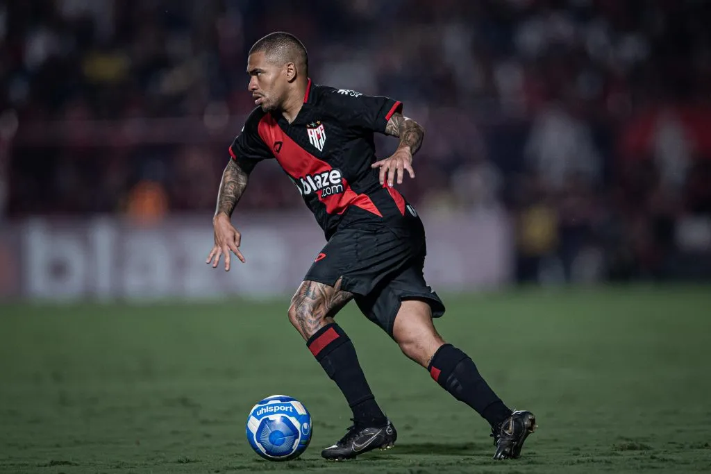 Jogador em ação pelo Atlético-GO. Foto: Isabela Azine/AGIF