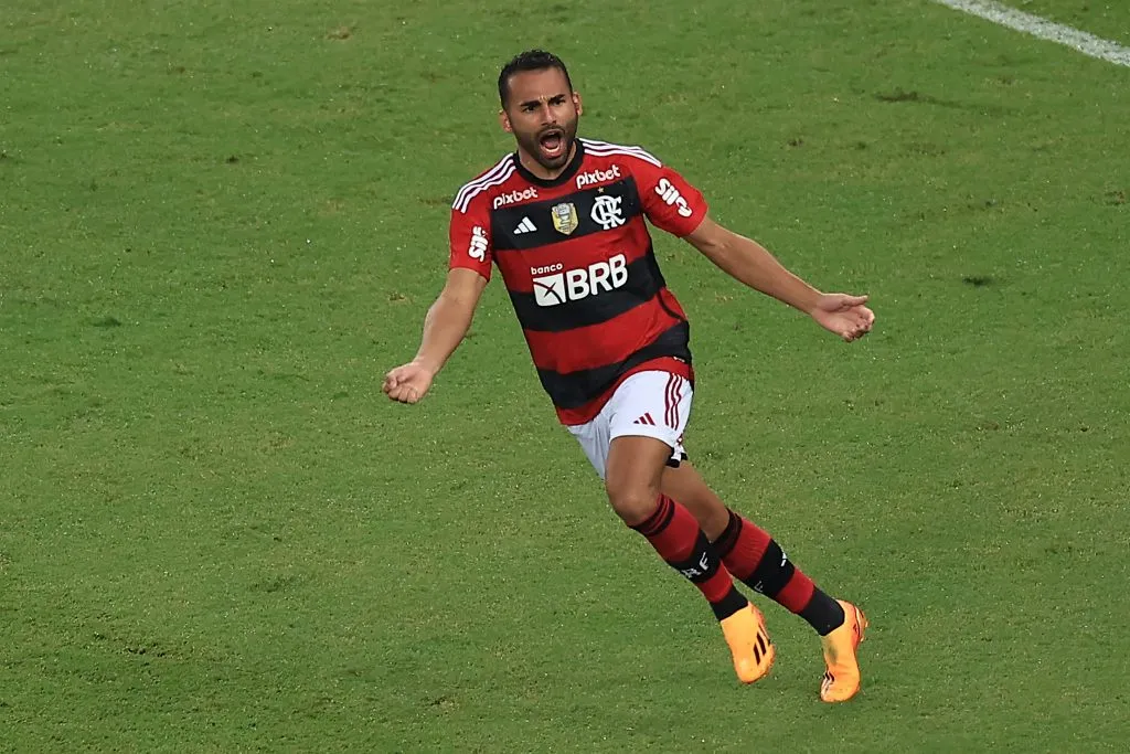 Meio-campista em ação pelo Flamengo (Photo by Buda Mendes/Getty Images)