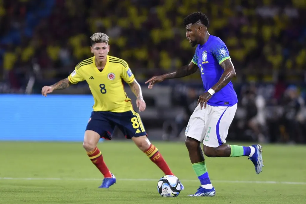 Emerson Royal em ação pela Seleção Brasileira. (Photo by Gabriel Aponte/Getty Images)