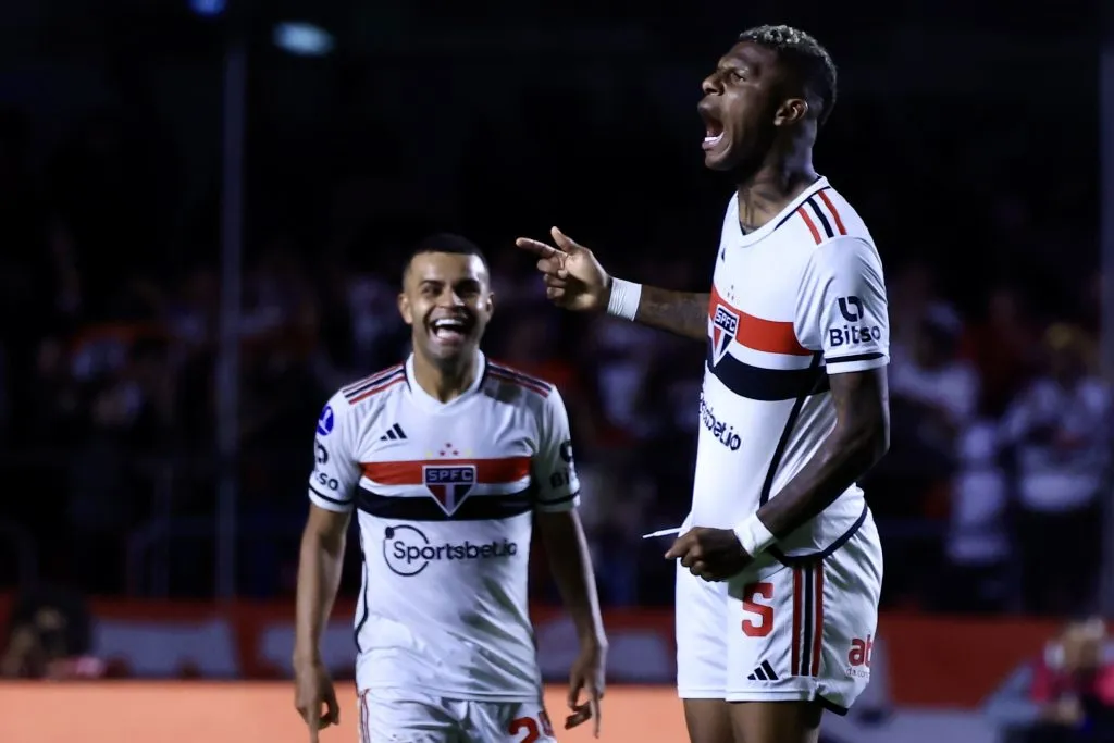 Robert Arboleda celebrando gol contra a LDU. Foto: Marcello Zambrana/AGIF