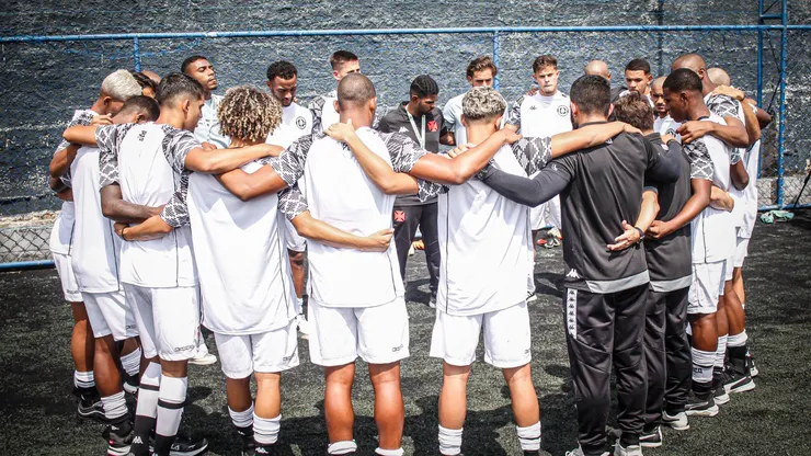 Jogadores do Vasco finalizam aquecimento. Foto: Matheus Lima/CRVG