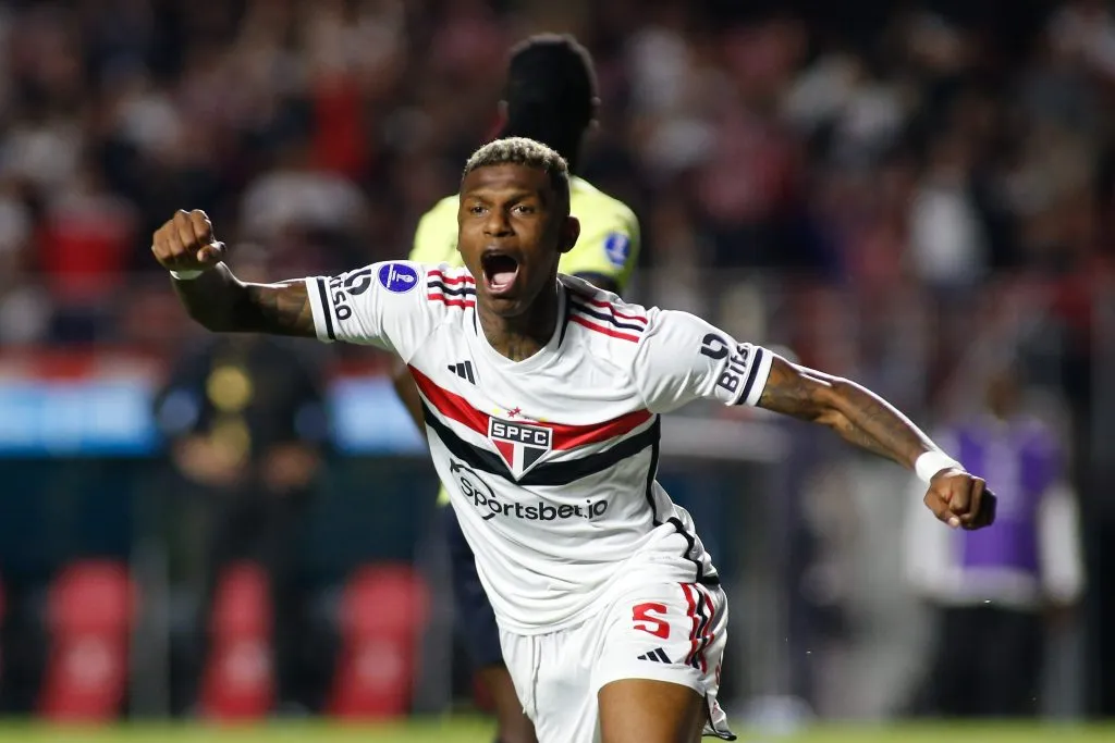 Arboleda em ação pelo São Paulo (Photo by Miguel Schincariol/Getty Images)
