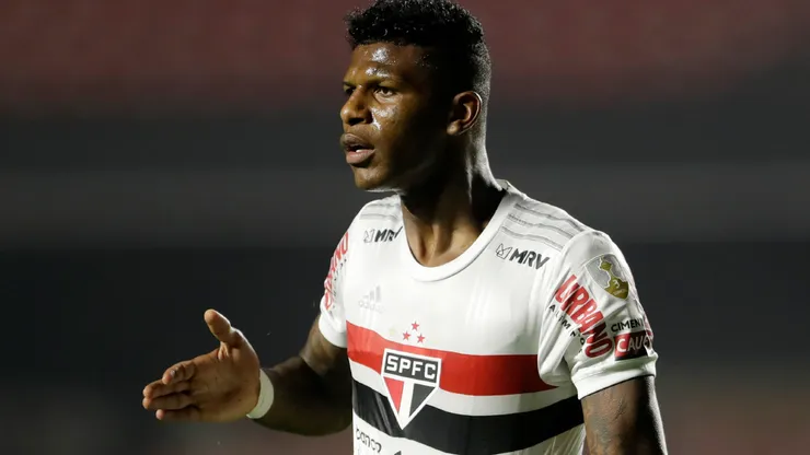 Arboleda: zagueiro negocia com o Clube nos bastidores (Foto: Andre Penner-Pool/Getty Images)