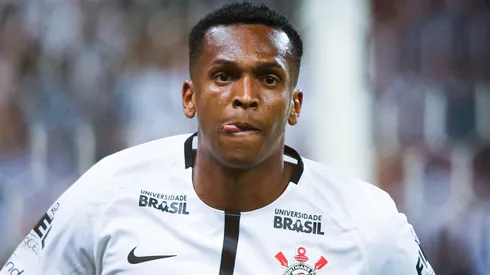 Ídolo do Corinthians, Jô assina com 'novo rico' do futebol brasileiro (Photo by Alexandre Schneider/Getty Images)