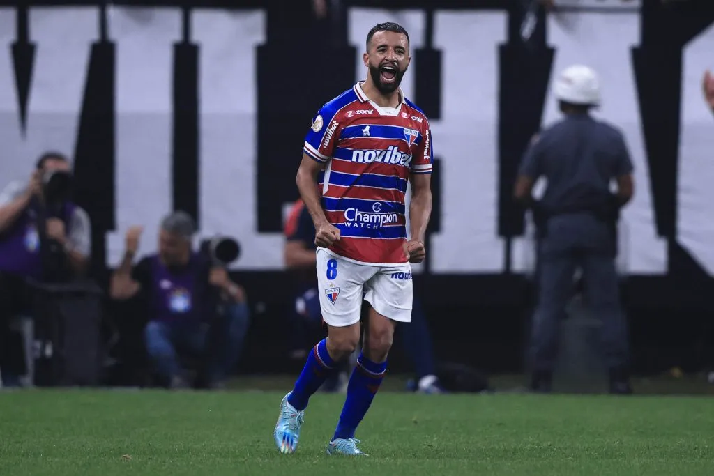 Caio Alexandre celebra gol marcado na Neo Química Arena. Foto: Ettore Chiereguini/AGIF