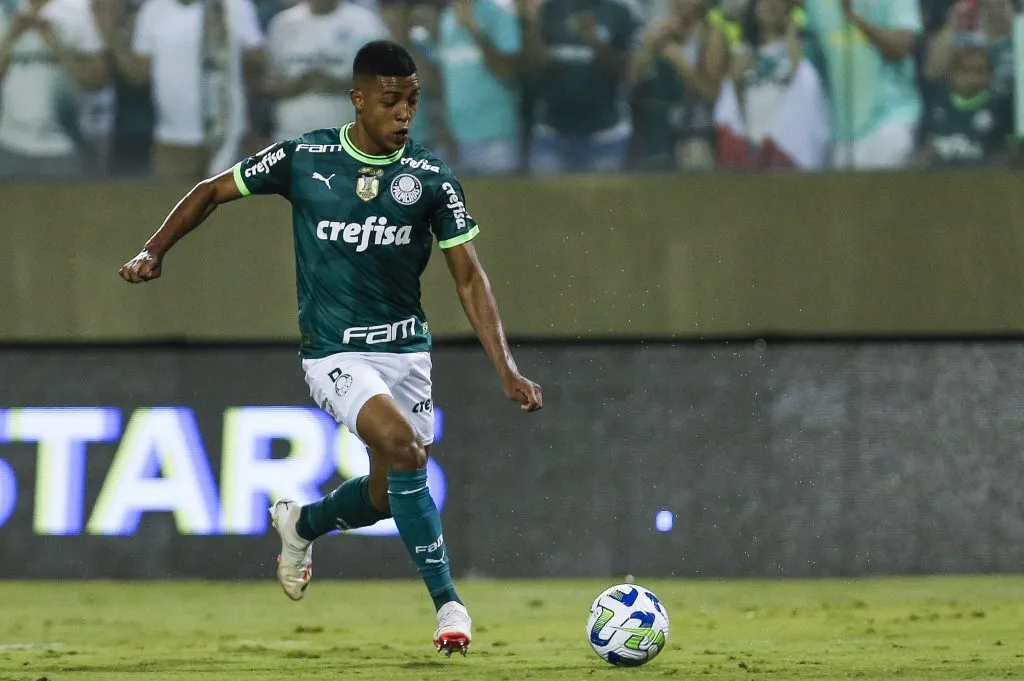 Vanderlan em ação pelo Palmeiras. (Photo by Ricardo Moreira/Getty Images)