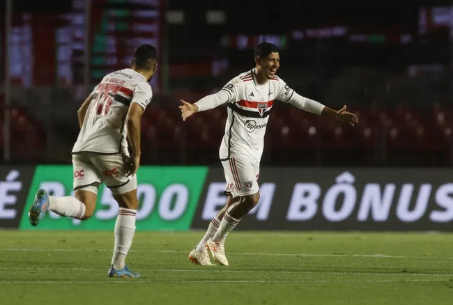 Alan Franco comemora seu gol pelo Tricolor | 27/09/2023 – São Paulo 2 x 1 Coritiba – Brasileirão – Morumbi | Foto: Rubens Chiri / saopaulofc.net