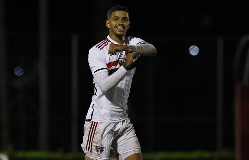 Talles Wander comemora seu gol pelo primeiro jogo da final do Campeonato Paulista sub-20 em 2023 | Foto &nbsp;Rubens Chiri/Saopaulofc.net