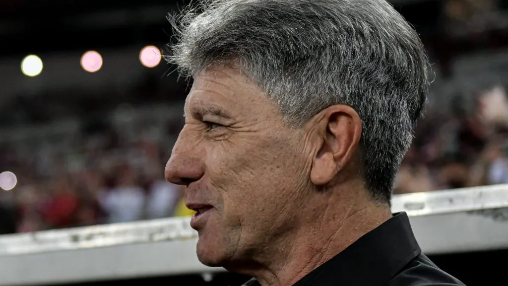 Renato Portaluppi aguarda reforços no Grêmio (Foto: Thiago Ribeiro/AGIF)